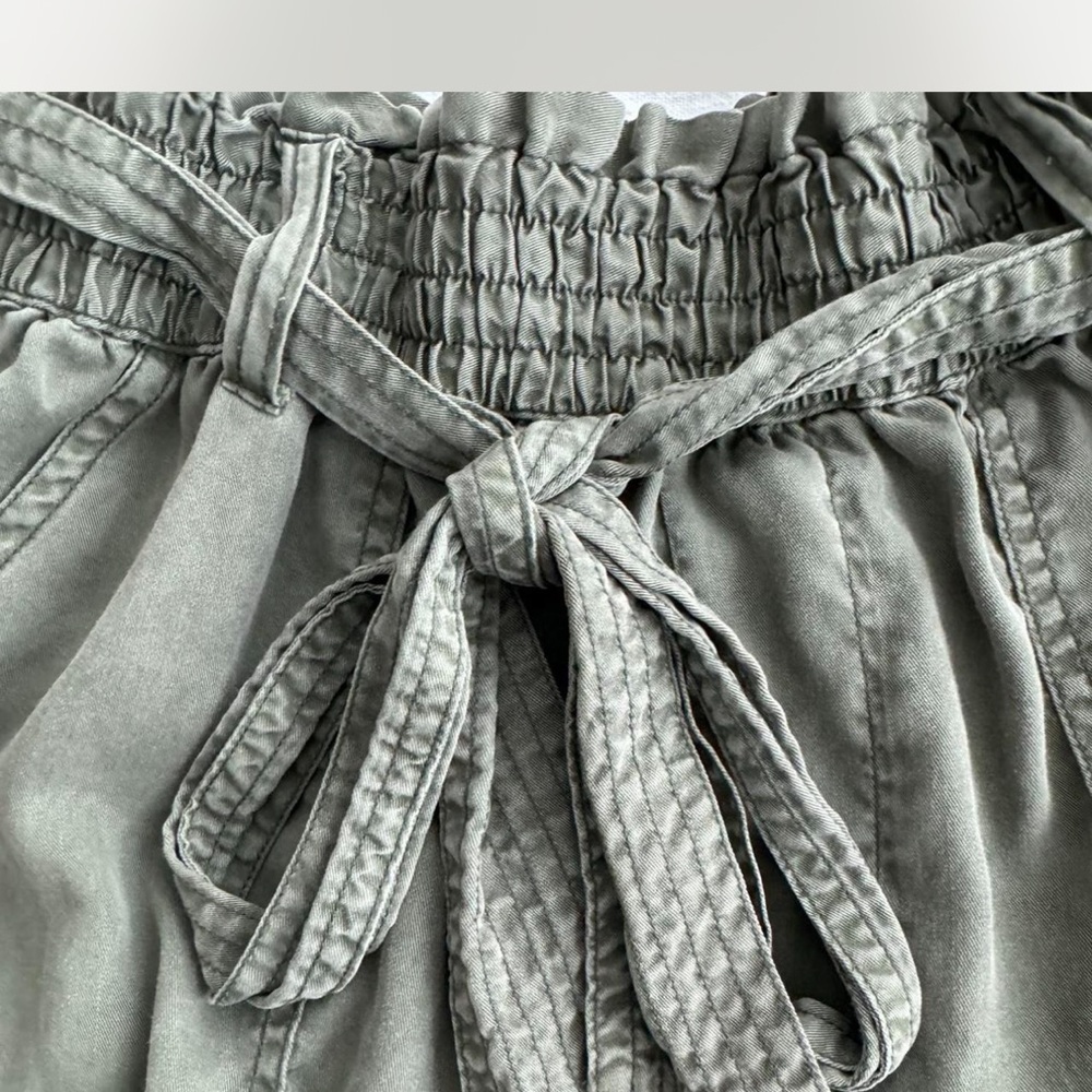 Abercrombie Olive Green Women's Shorts Size S - Picture 2 of 4